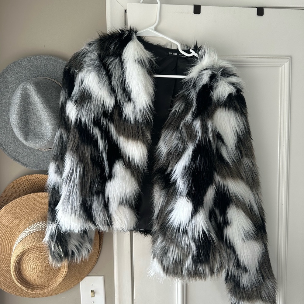 Faux fur cropped jacket